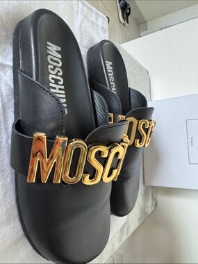 Sandal-like slippers with MOSCHINO gold hardware